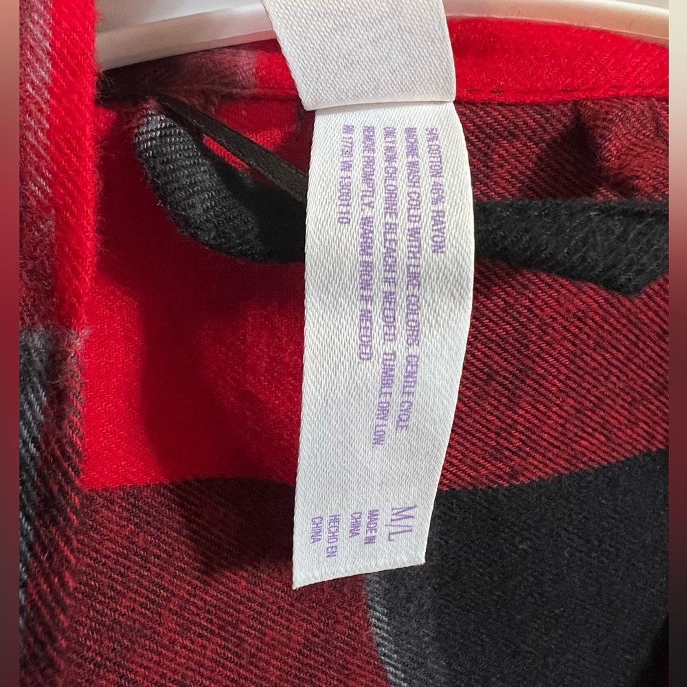 STARS ABOVE Perfectly Cozy Buffalo Check Flannel Robe in Red B2. - Picture 3 of 11